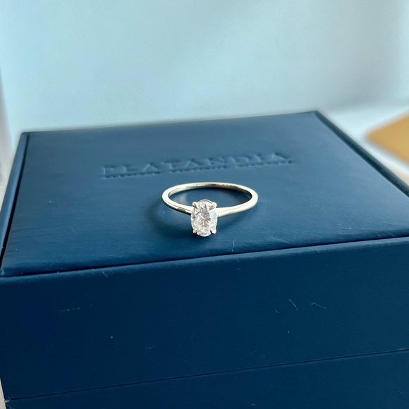 GRA certified 14k Solid gold 1ct D color oval cut Moissanite Solitaire Ring - Picture 15 of 15